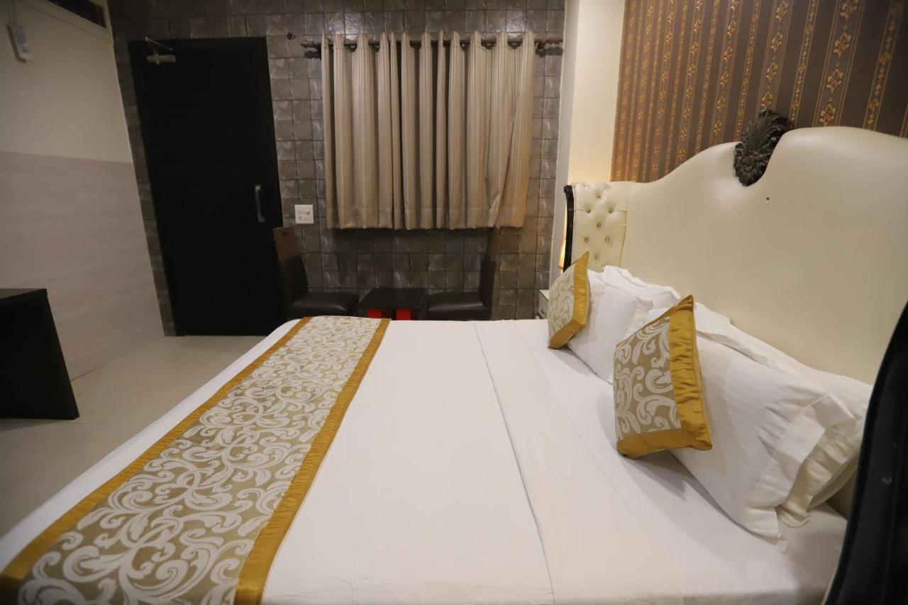 Hotel Vivah Residency Couple Friendly Pashim Vihar New Delhi Exterior photo